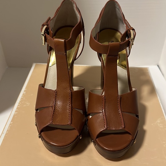 Michael Kors Beatrice Platform Leather in Luggage color Size 7- NIB - Picture 2 of 9